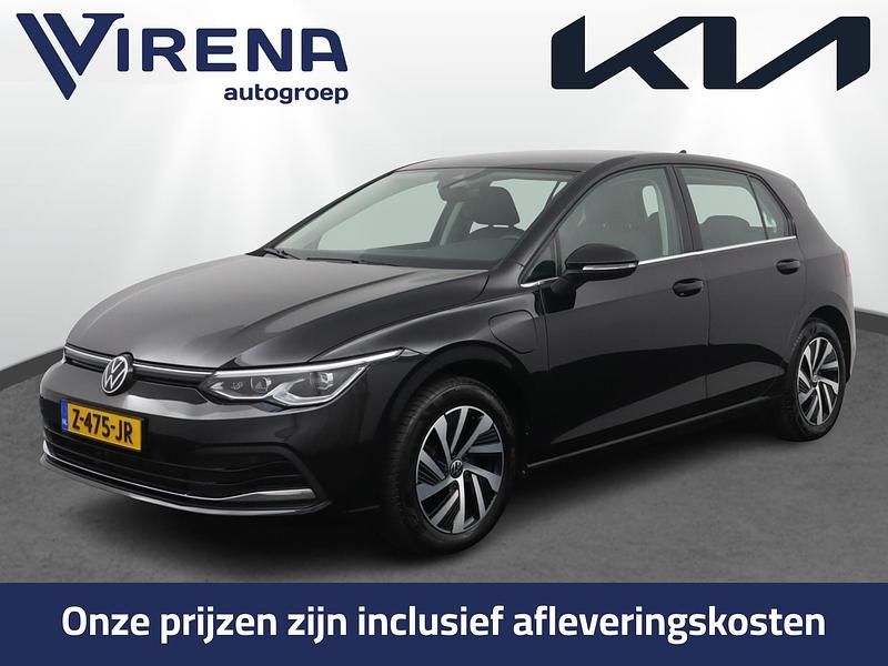 Zwart Gebruikt 2021 VW Golf VIII Style Hatchback | € 24.950 (Eerlijke prijs) - Afbeelding 1/3