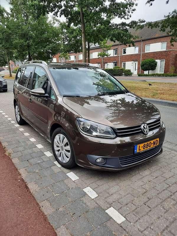 Bruin Gebruikt 2012 VW Touran Highline MPV | € 6.850 (Eerlijke prijs) - Afbeelding 1/4