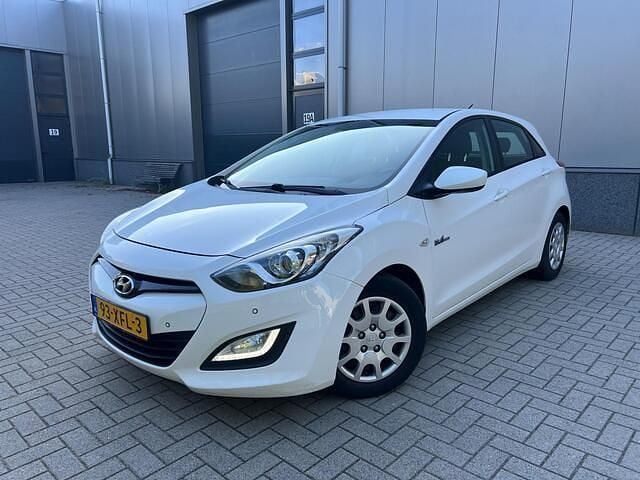 Wit Gebruikt 2012 Hyundai i30 Hatchback | € 4.250 (Eerlijke prijs) - Afbeelding 1/4