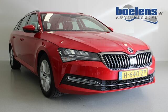 Rood Gebruikt 2020 Skoda Superb Business Line Stationwagen | € 25.784 (Goede deal) - Afbeelding 1/4
