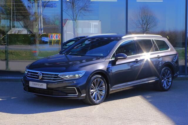 Grijs Gebruikt 2022 VW Passat GTE Stationwagen | € 24.700 (Goede deal) - Afbeelding 1/4