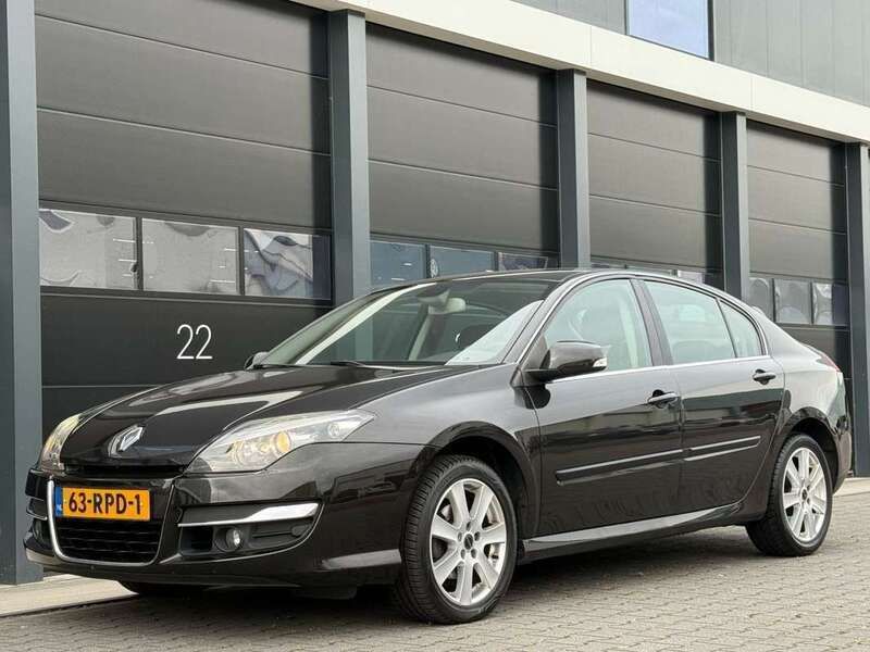 Zwart Gebruikt 2011 Renault Laguna III Hatchback | € 3.750 (Eerlijke prijs) - Afbeelding 1/4