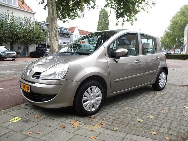 Bruin Gebruikt 2012 Renault Modus Night&Day MPV | € 6.985 (Duur) - Afbeelding 1/4