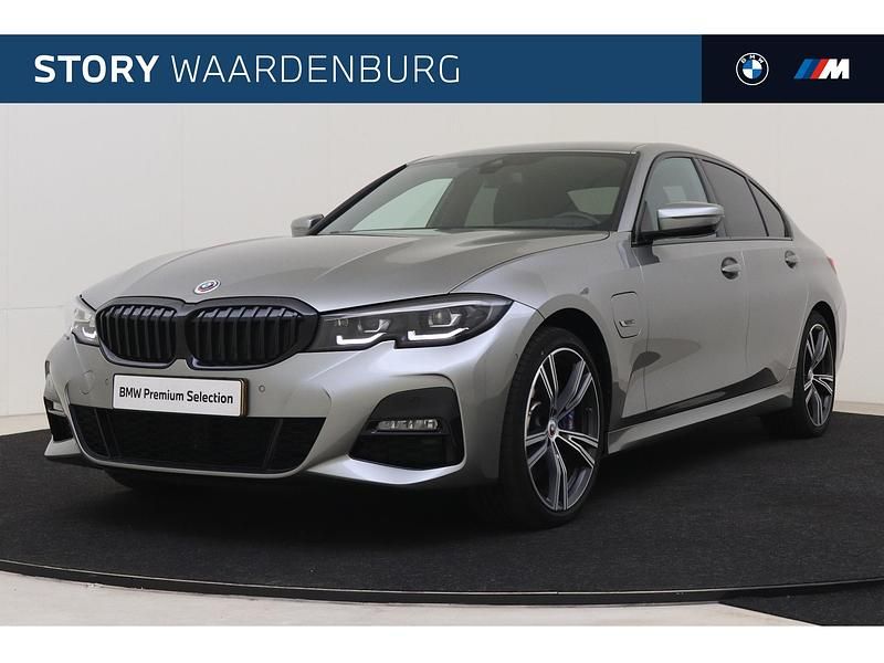 Grijs Gebruikt 2022 BMW 320e Executive Sedan | € 37.950 (Eerlijke prijs) - Afbeelding 1/4
