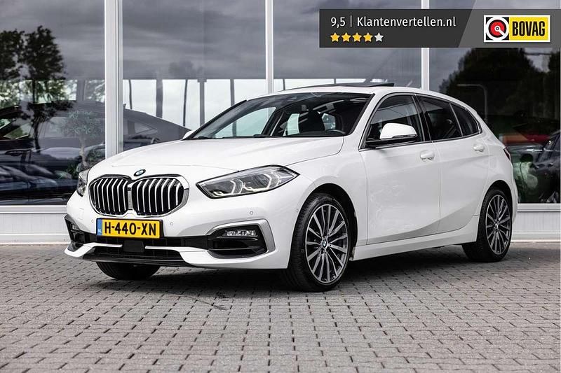 Wit Gebruikt 2020 BMW 118 Executive Hatchback | € 25.450 (Eerlijke prijs) - Afbeelding 1/4
