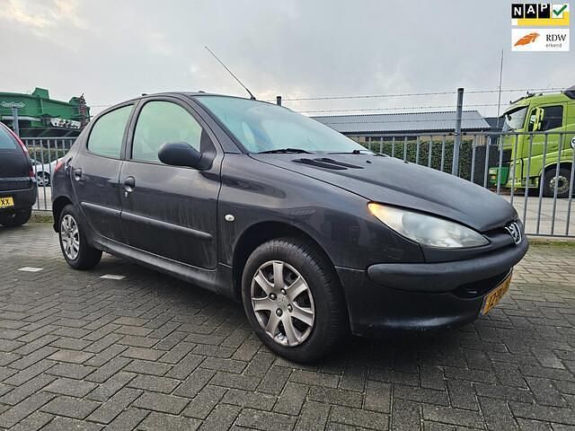 Zwart Gebruikt 2004 Peugeot 206 Hatchback | € 999 (Eerlijke prijs) - Afbeelding 1/4