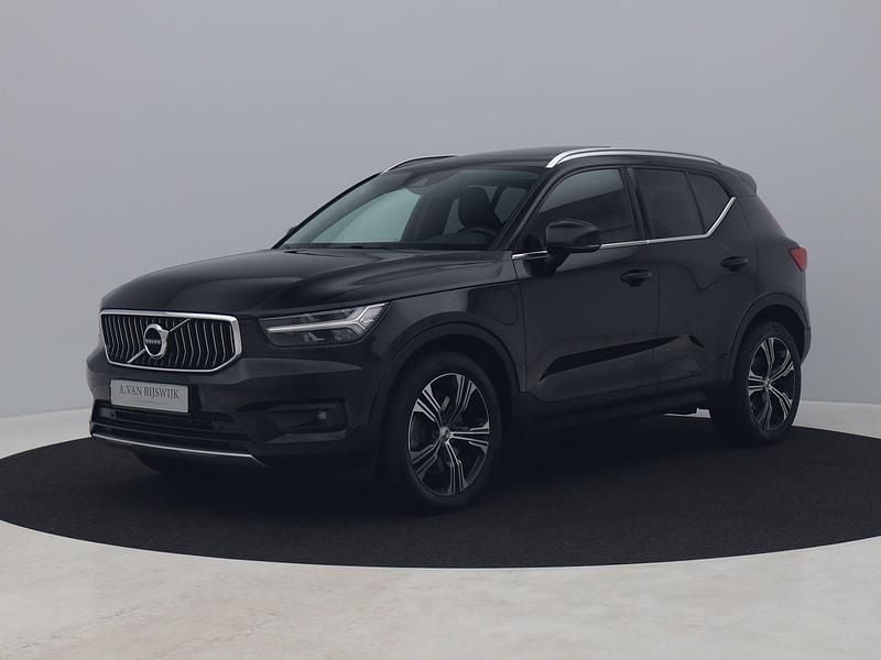 Zwart Gebruikt 2021 Volvo XC40 Inscription SUV | € 29.700 (Goede deal) - Afbeelding 1/4