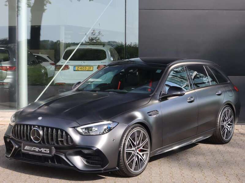 Zwart Nieuw 2025 Mercedes C63 AMG Premium Plus Stationwagen | € 119.450 - Afbeelding 1/4