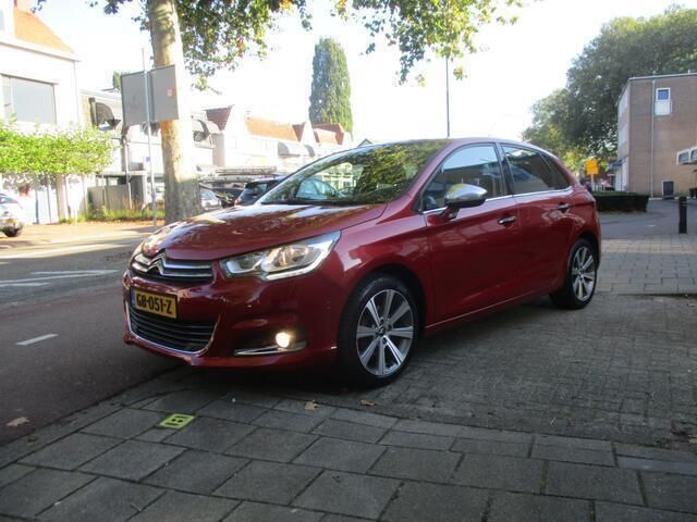 Rood Gebruikt 2015 Citroën C4 Feel Hatchback | € 9.995 (Duur) - Afbeelding 1/4