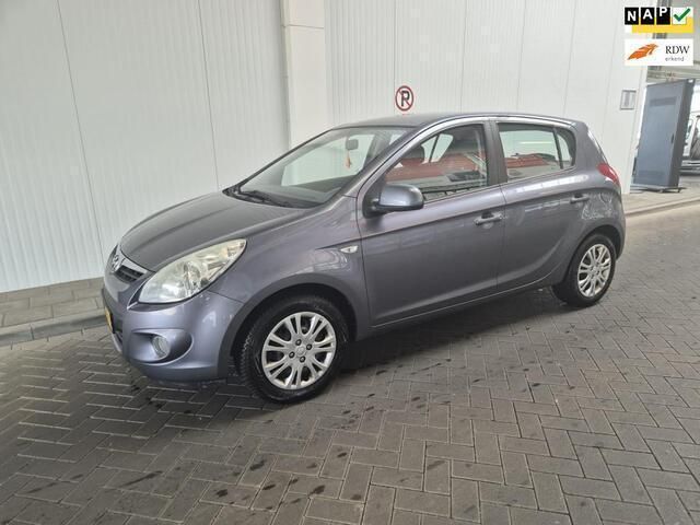 Grijs Gebruikt 2010 Hyundai i20 Hatchback | € 2.349 (Goede deal) - Afbeelding 1/4