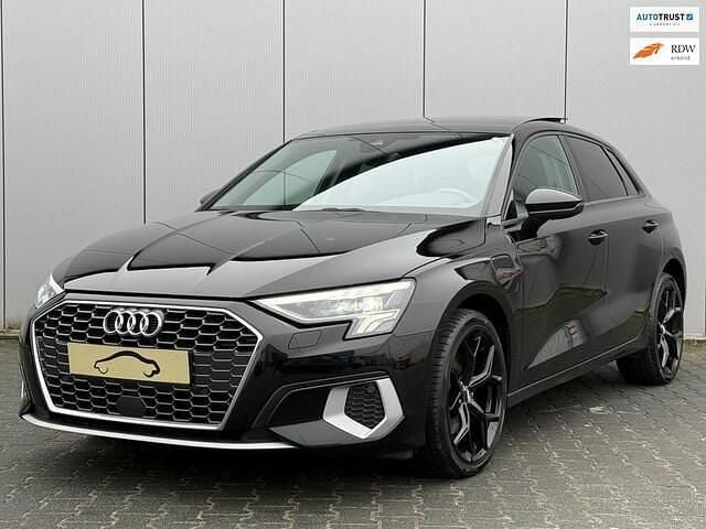 Zwart Gebruikt 2022 Audi A3 Sportback Advanced Hatchback | € 24.440 (Super prijs) - Afbeelding 1/4