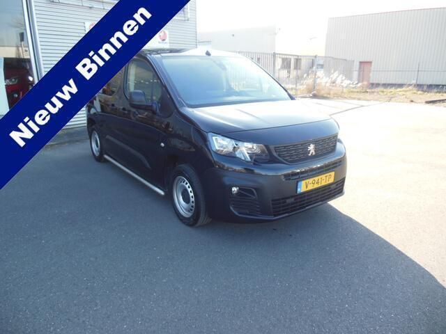 Zwart Gebruikt 2018 Peugeot Partner Premium MPV | € 12.500 (Duur) - Afbeelding 1/4