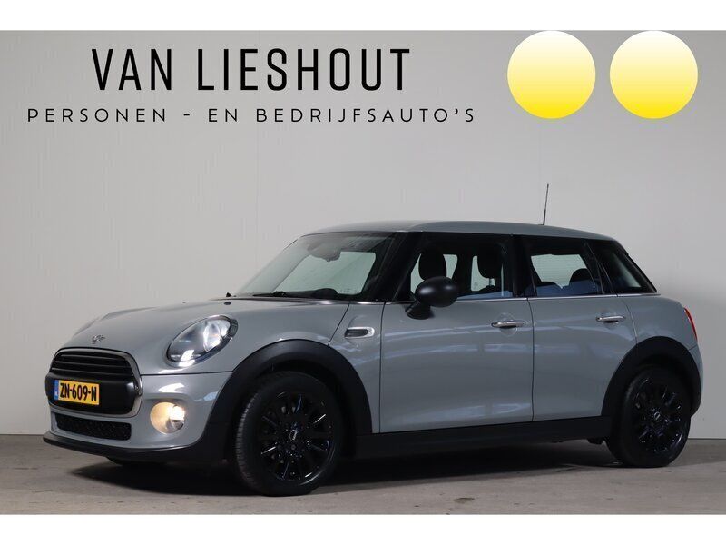 Grijs, metallic lak Gebruikt 2019 Mini ONE Business Hatchback | € 17.900 (Eerlijke prijs) - Afbeelding 1/4