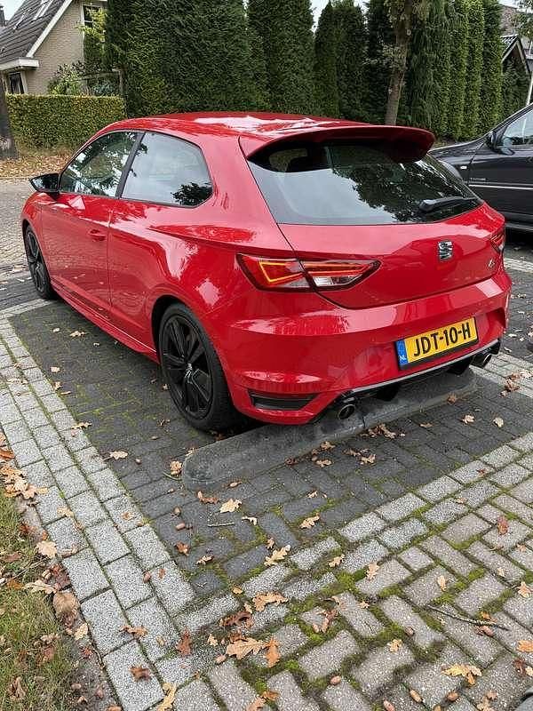 Rood Gebruikt 2014 Seat Leon FR Coupé | € 11.750 (Eerlijke prijs) - Afbeelding 1/4