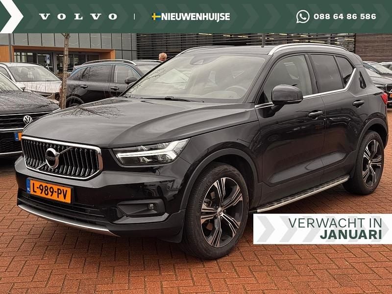 Zwart Gebruikt 2021 Volvo XC40 Inscription SUV | € 30.694 (Goede deal) - Afbeelding 1/4