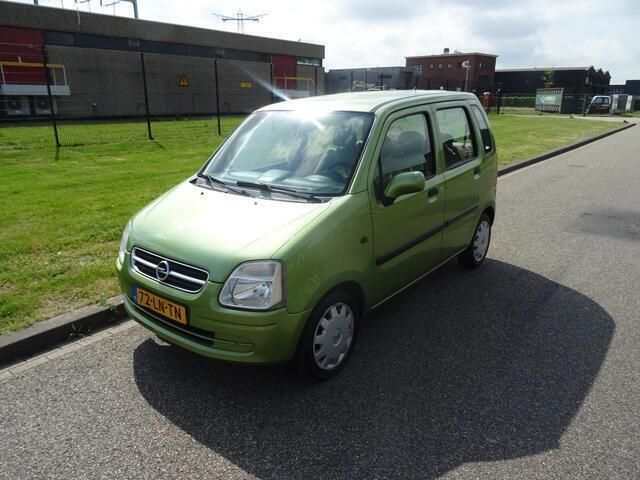 Groen, metallic lak Gebruikt 2003 Opel Agila Comfort Hatchback | € 995 (Eerlijke prijs) - Afbeelding 1/4