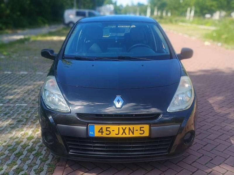 Zwart Gebruikt 2009 Renault Clio II Hatchback | € 2.500 (Eerlijke prijs) - Afbeelding 1/4
