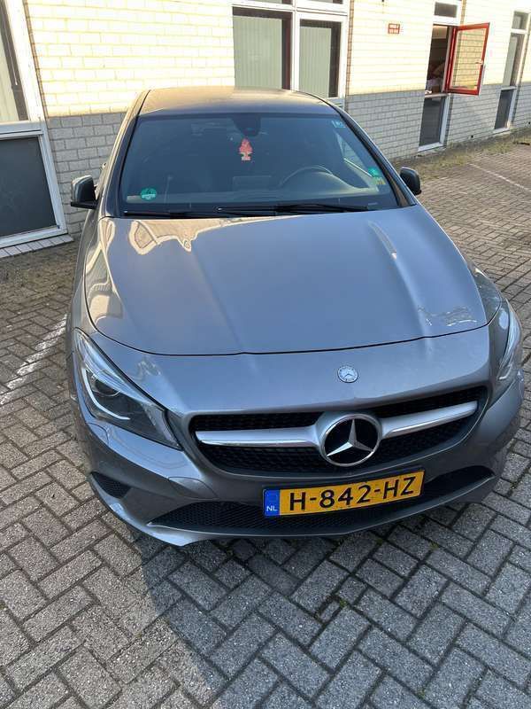 Grijs Gebruikt 2015 Mercedes CLA180 OrangeArt Edition Sedan | € 9.000 - Afbeelding 1/4