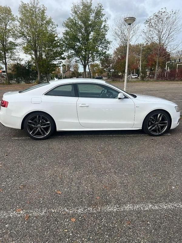 Gebruikt 2011 Audi A5 Coupé | € 9.500 (Eerlijke prijs) - Afbeelding 1/4