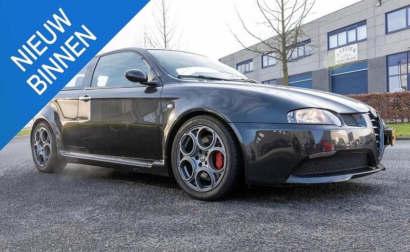 Zwart Occasion 2003 Alfa Romeo 147 GTA Hatchback | € 12.950 - Afbeelding 1/4