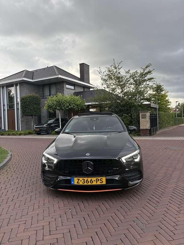 Zwart Gebruikt 2020 Mercedes CLA250 Edition 1 Sedan | € 35.450 (Iets duurder) - Afbeelding 1/4