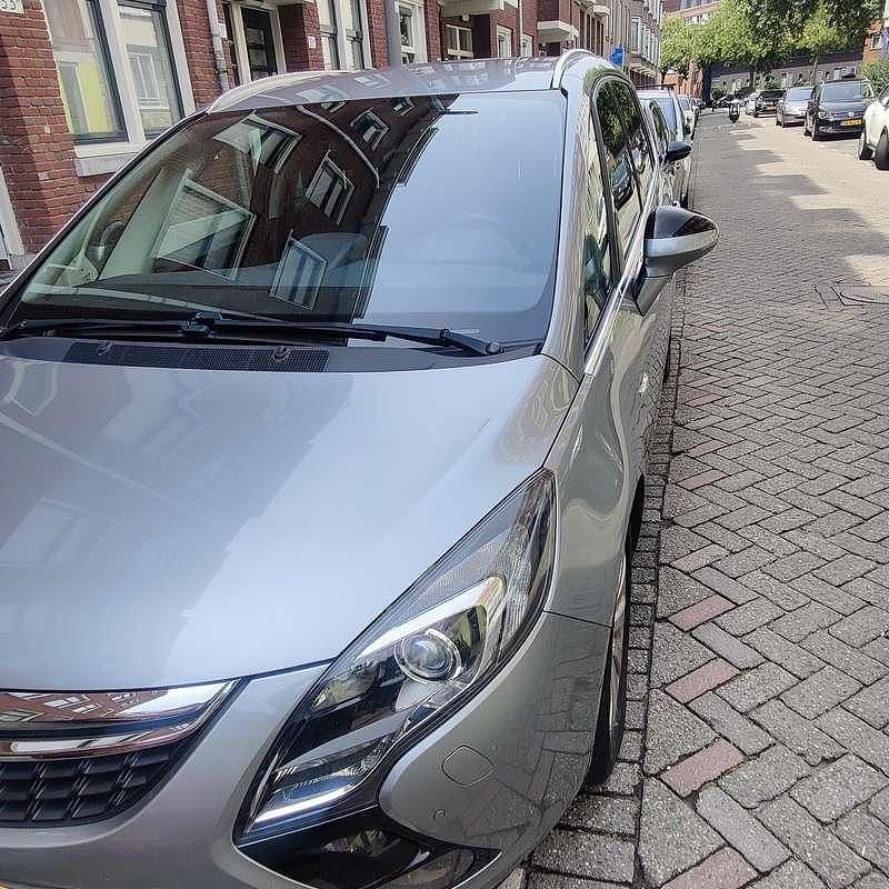 Grijs Gebruikt 2012 Opel Zafira Tourer Cosmo MPV | € 7.500 (Iets duurder) - Afbeelding 1/4