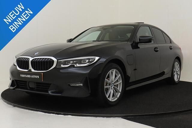 Zwart Gebruikt 2020 BMW 330 Executive Sedan | € 31.890 (Eerlijke prijs) - Afbeelding 1/4