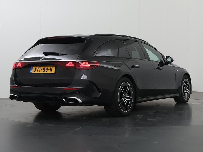 Occasion Mercedes E300 AMG line 313 PK (230 kW) 2025 Grijs Stationwagen