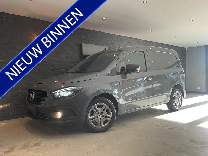 Grijs Gebruikt 2023 Mercedes Citan 110 | € 19.950 - Afbeelding 1/4