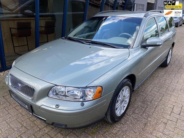Groen Gebruikt 2006 Volvo V70 Kinetic Stationwagen | € 12.945 - Afbeelding 1/4