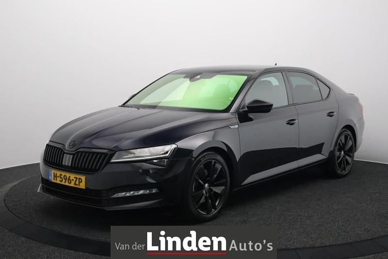 Zwart Gebruikt 2020 Skoda Superb Business Line Hatchback | € 25.645 - Afbeelding 1/4