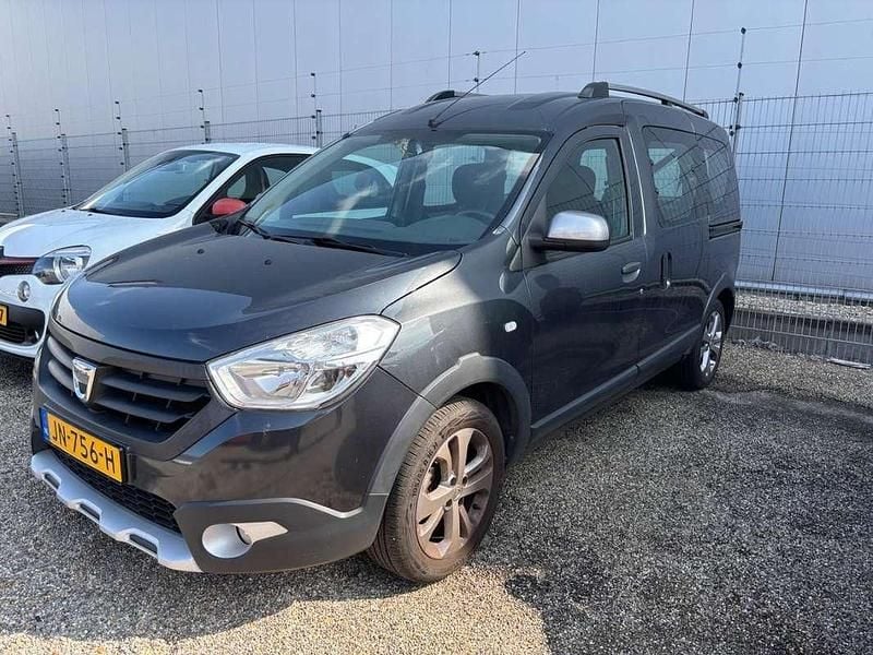 Grijs Gebruikt 2016 Dacia Dokker Stepway Van | € 12.945 - Afbeelding 1/3
