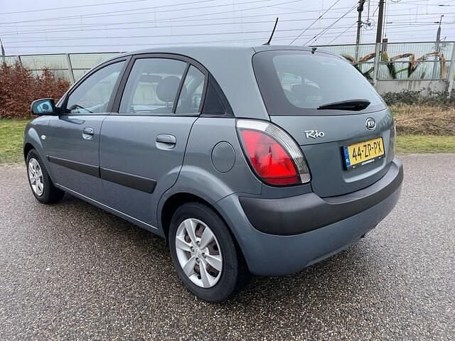 Occasion Kia Rio 97 PK (71 kW) 2008 Grijs Hatchback