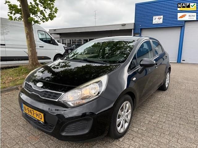 Zwart Gebruikt 2014 Kia Rio FIFA World Cup Edition Hatchback | € 2.850 (Eerlijke prijs) - Afbeelding 1/4