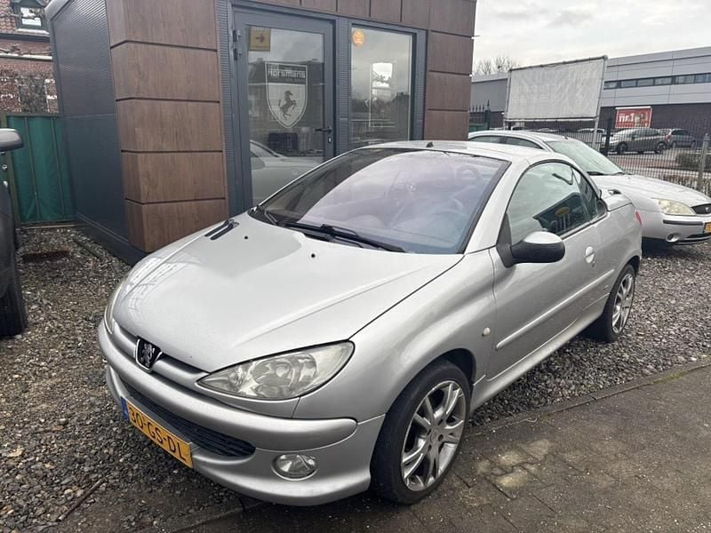 Grijs Gebruikt 2001 Peugeot 206 CC Cabriolet | € 890 (Eerlijke prijs) - Afbeelding 1/4