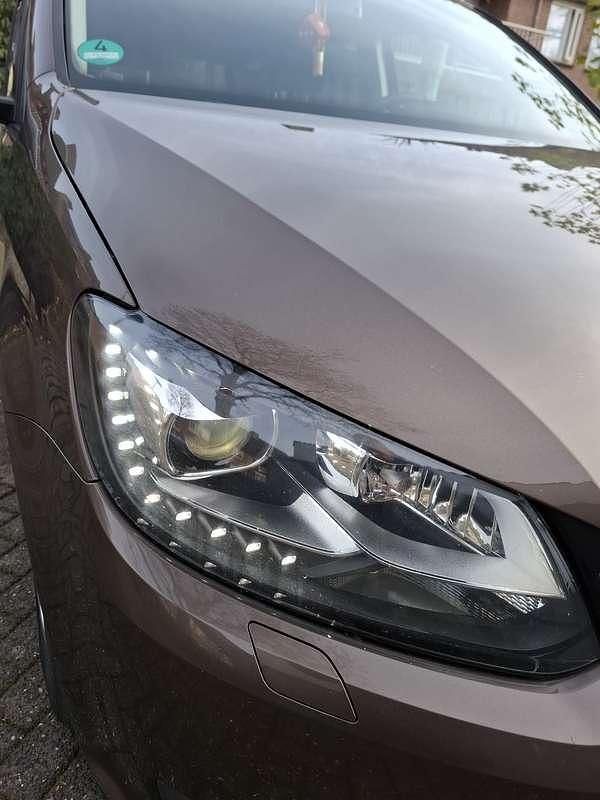 Bruin Gebruikt 2012 VW Touran Highline MPV | € 9.000 (Eerlijke prijs) - Afbeelding 1/4