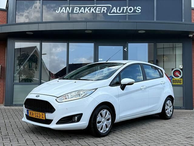 Wit Occasion 2016 Ford Fiesta Style Hatchback | € 5.900 (Eerlijke prijs) - Afbeelding 1/4