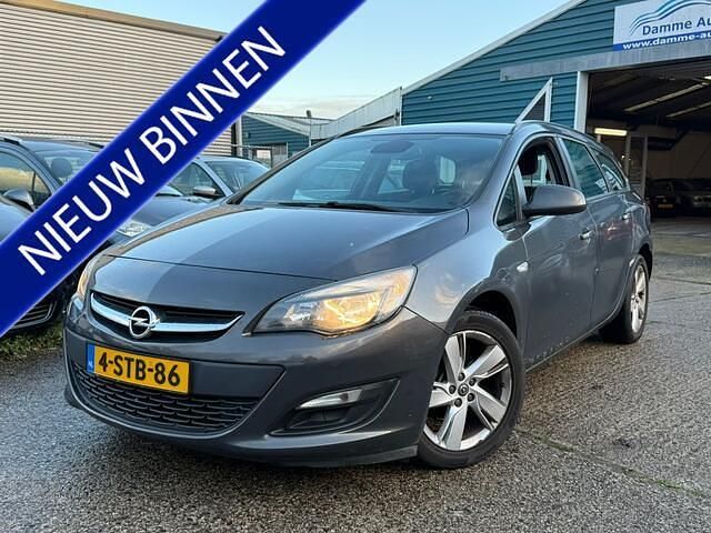 Grijs (metallic) Occasion 2013 Opel Astra Stationwagen | € 1.949 (Goede deal) - Afbeelding 1/4