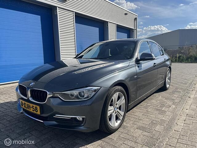 Grijs Gebruikt 2014 BMW 320 Efficient Dynamics Sedan | € 10.950 (Goede deal) - Afbeelding 1/4