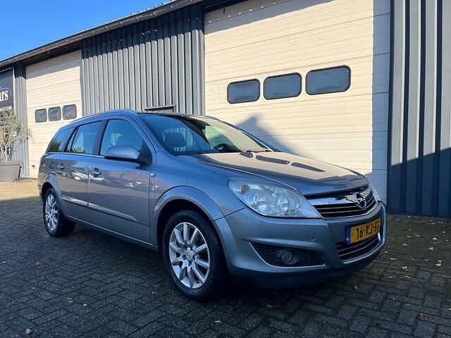 Grijs Occasion 2007 Opel Astra Stationwagen | € 999 (Goede deal) - Afbeelding 1/4