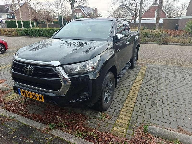 Zwart Gebruikt 2021 Toyota HiLux Pickup | € 29.995 (Super prijs) - Afbeelding 1/4