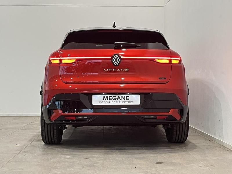 Nieuw Renault Megane E-Tech Iconic 160 kW (218 PK) 2025 Rouge flamme/noir etoile (xpa) Hatchback