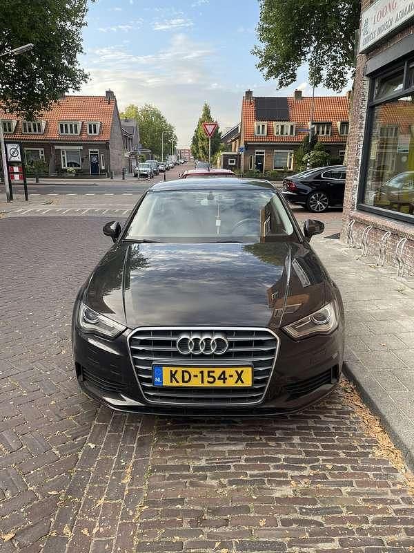 Bruin Gebruikt 2015 Audi A3 Ambition Sedan | € 15.000 (Goede deal) - Afbeelding 1/4
