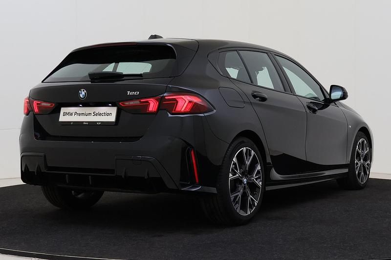 Occasion BMW 120 Comfort Edition 156 PK (114 kW) 2024 Zwart (metallic) Hatchback