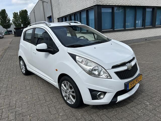 Wit Gebruikt 2010 Chevrolet Spark LT Hatchback | € 3.250 (Eerlijke prijs) - Afbeelding 1/4