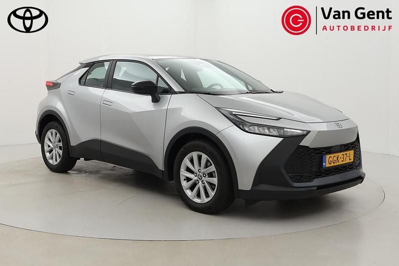 Grijs Gebruikt 2024 Toyota C-HR Active SUV | € 30.900 (Duur) - Afbeelding 1/4
