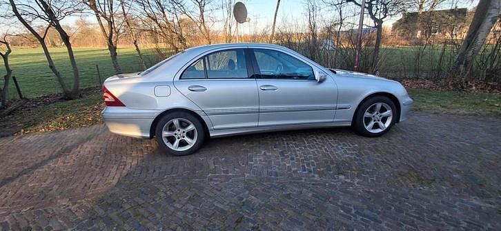 Gebruikt 2004 Mercedes C180 Sedan | € 4.200 (Duur) - Afbeelding 1/4