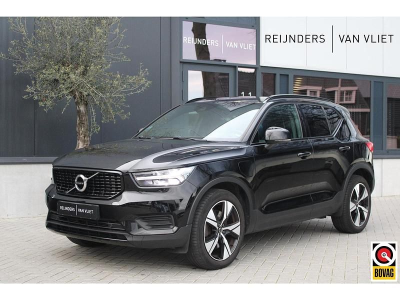 Zwart Occasion 2021 Volvo XC40 R-Design SUV | € 27.890 (Eerlijke prijs) - Afbeelding 1/4