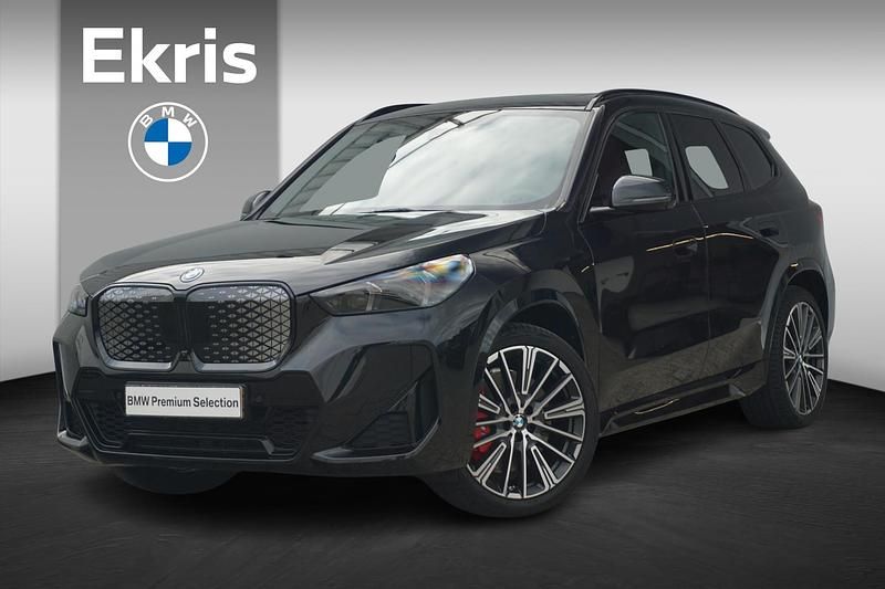Zwart Gebruikt 2025 BMW iX1 M Sport SUV | € 61.950 - Afbeelding 1/4