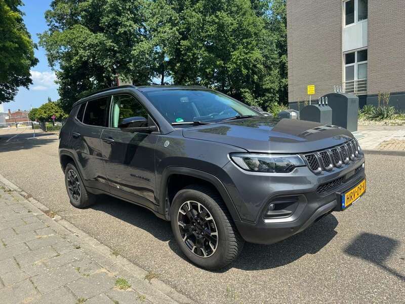 Grijs Gebruikt 2022 Jeep Compass SUV | € 26.500 - Afbeelding 1/4